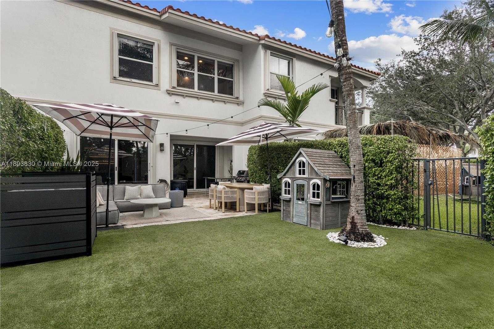 Small Image of 1396 HARBOR VW W, Hollywood Number 9