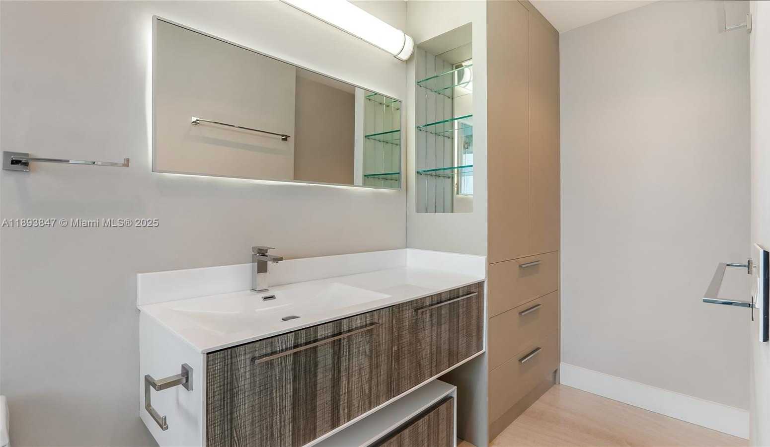 Small Image of 60 SOUTH WEST 13TH ST #4200, Miami Number 19