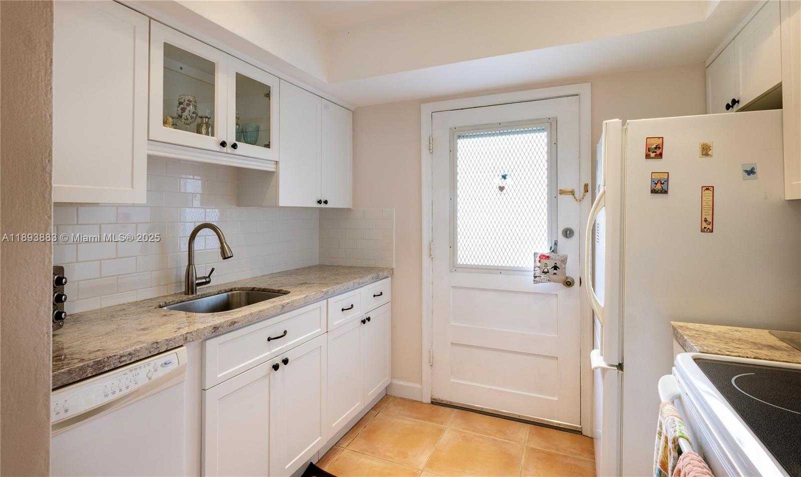 Small Image of 6815 EDGEWATER DR #108, Coral Gables Number 10