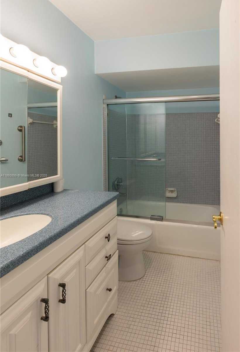 Small Image of 6815 EDGEWATER DR #309, Coral Gables Number 11