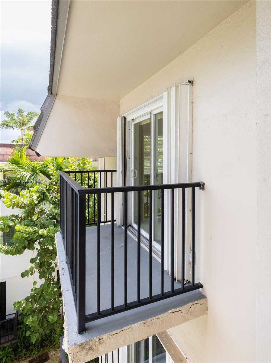 Small Image of 6815 EDGEWATER DR #309, Coral Gables Number 13