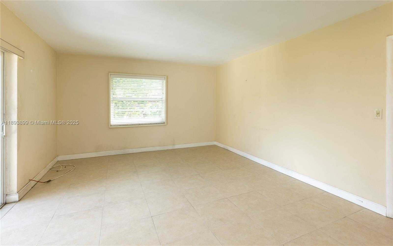 Small Image of 6815 EDGEWATER DR #309, Coral Gables Number 4