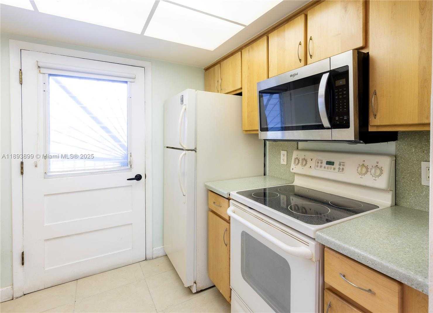 Small Image of 6815 EDGEWATER DR #309, Coral Gables Number 7
