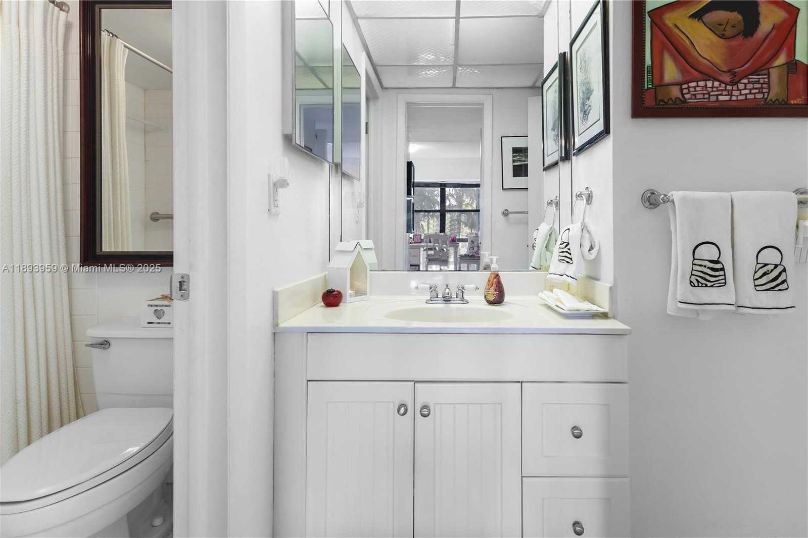 Small Image of 77 CRANDON BLVD #3C, Key Biscayne Number 23