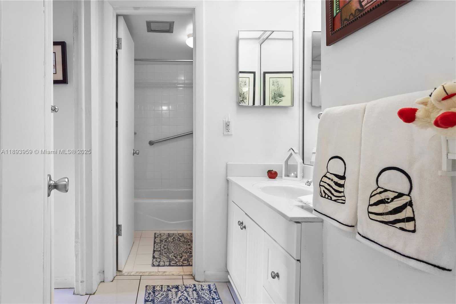 Small Image of 77 CRANDON BLVD #3C, Key Biscayne Number 24