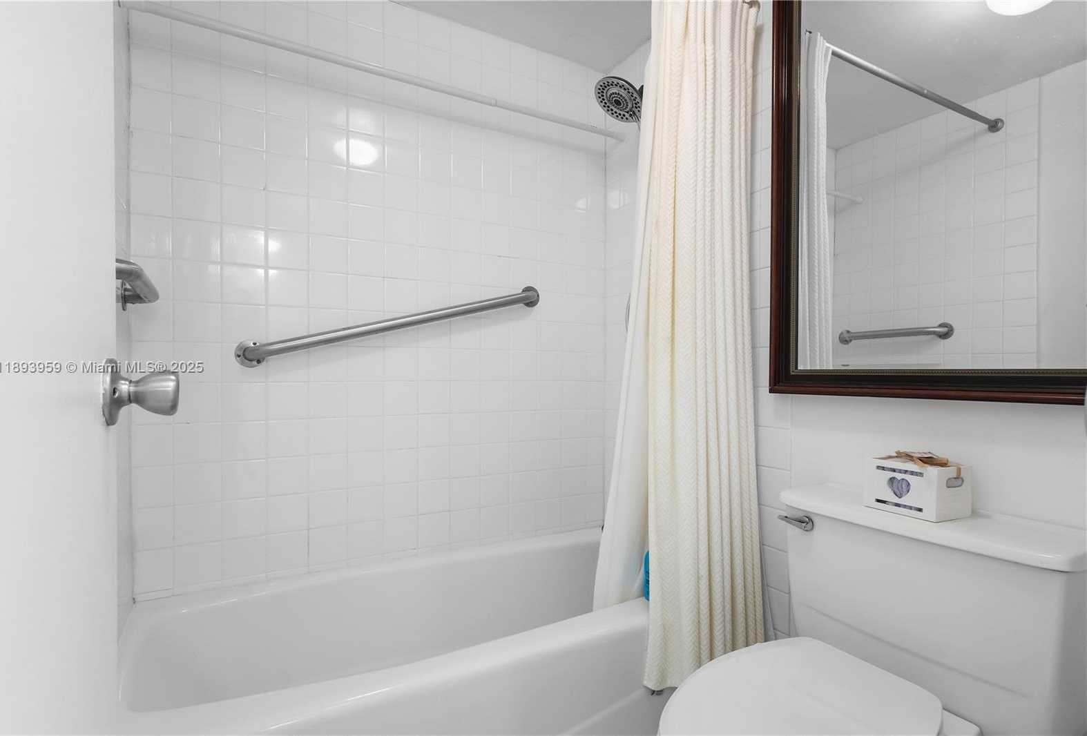Small Image of 77 CRANDON BLVD #3C, Key Biscayne Number 25
