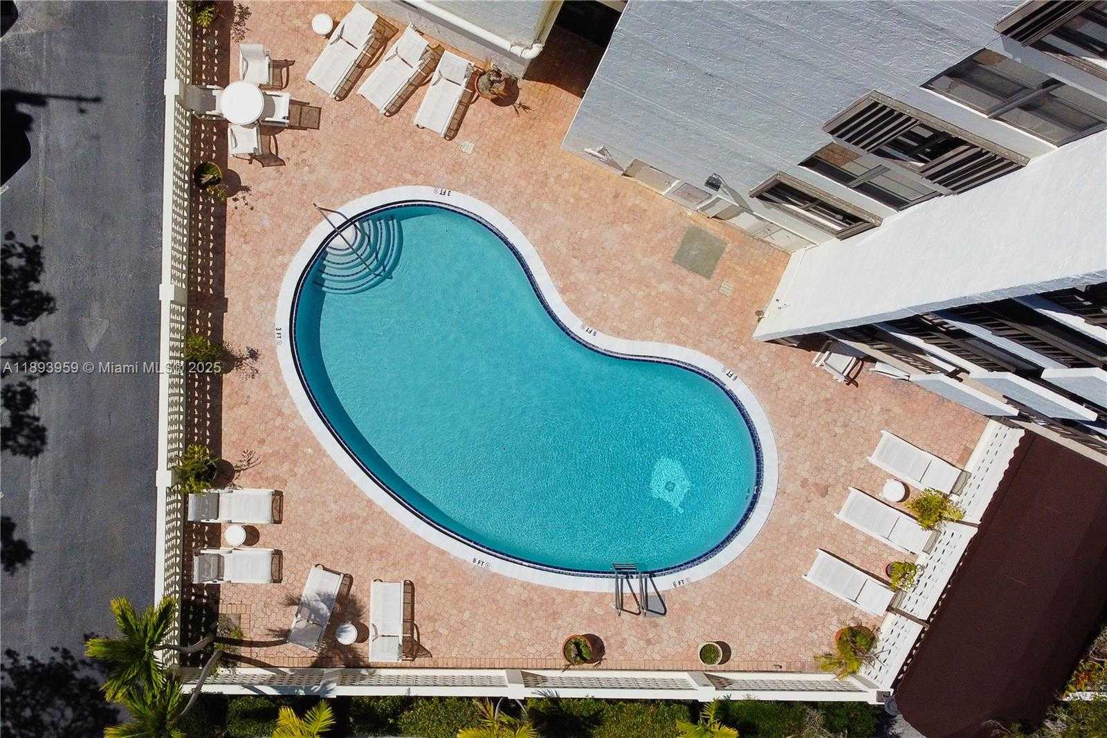 Small Image of 77 CRANDON BLVD #3C, Key Biscayne Number 7