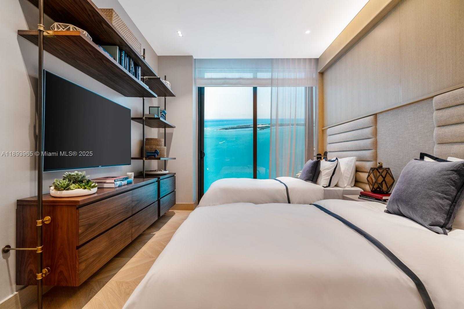 Small Image of 300 NORTH BISCAYNE BLVD #7803, Miami Number 10