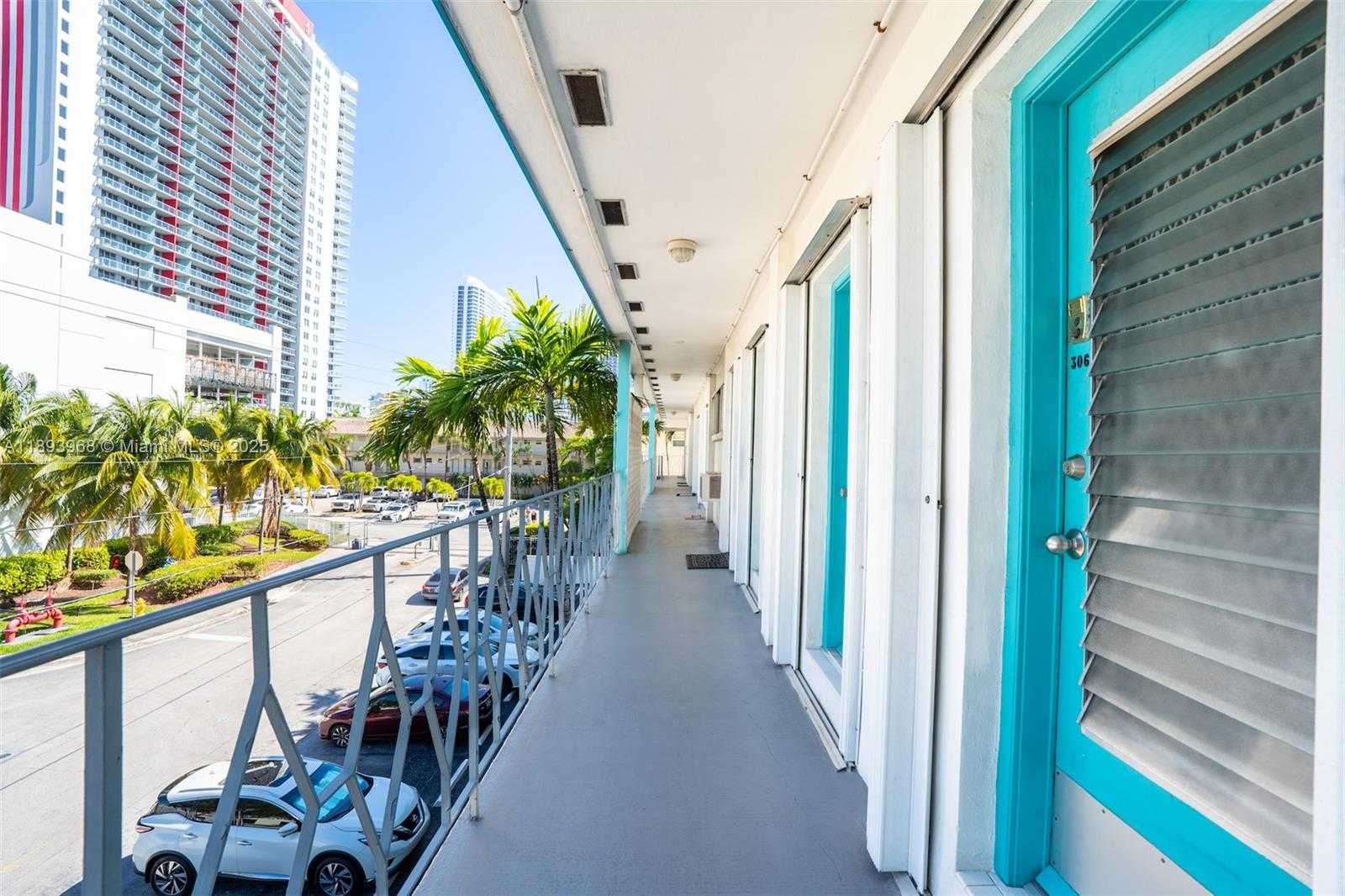 Small Image of 2500 DIANA DR #306, Hallandale Beach Number 4