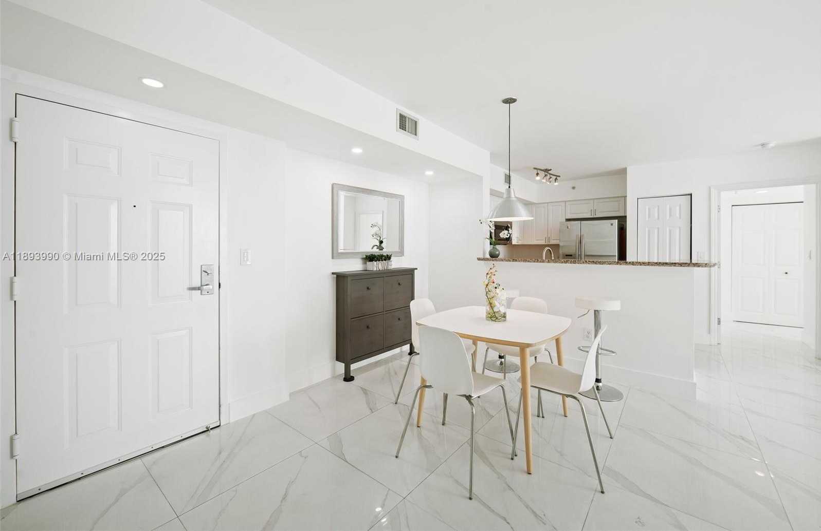 Small Image of 1155 BRICKELL BAY DR #903, Miami Number 4