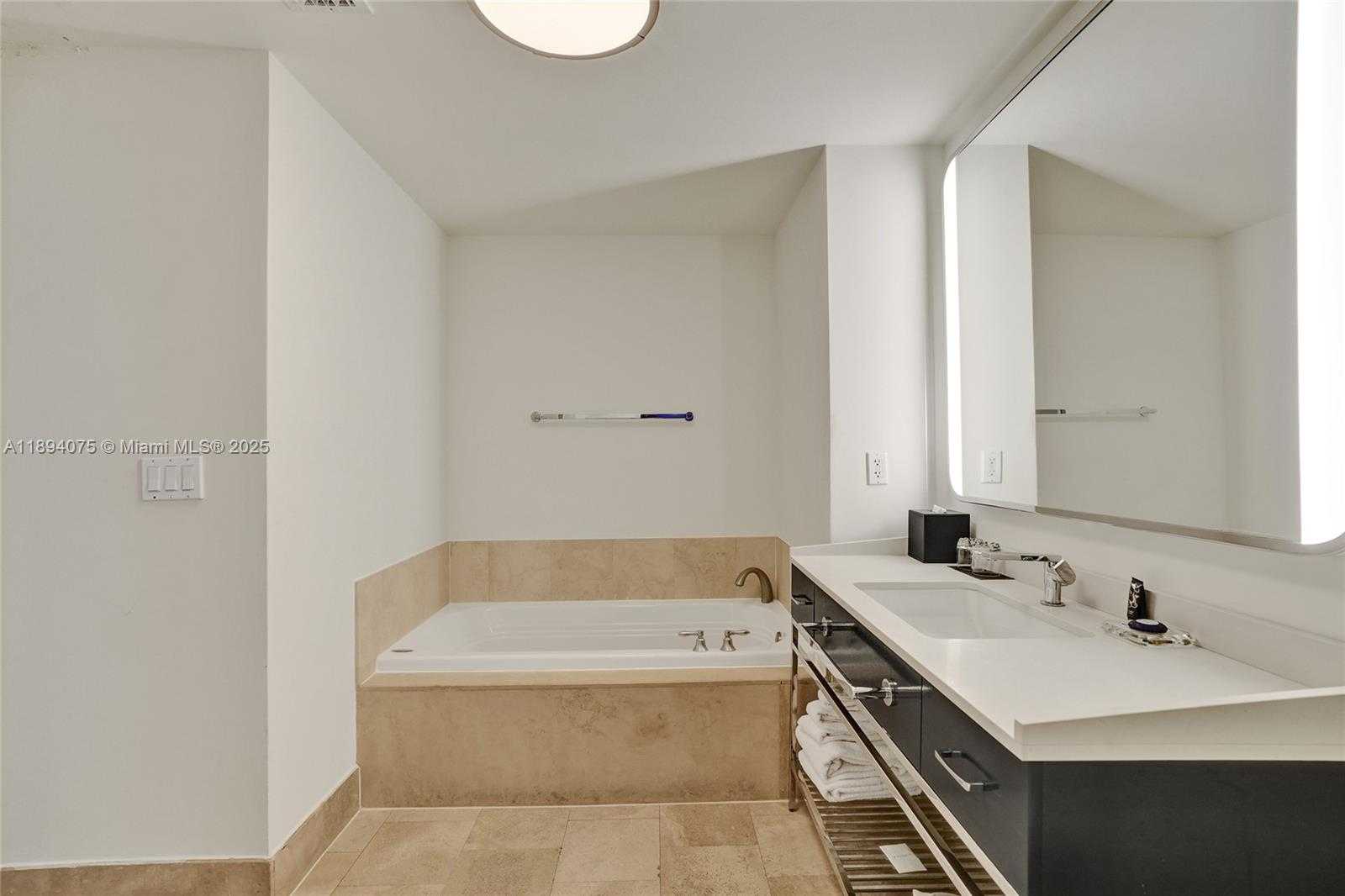 Small Image of 4401 COLLINS AVE #1408, Miami Beach Number 19