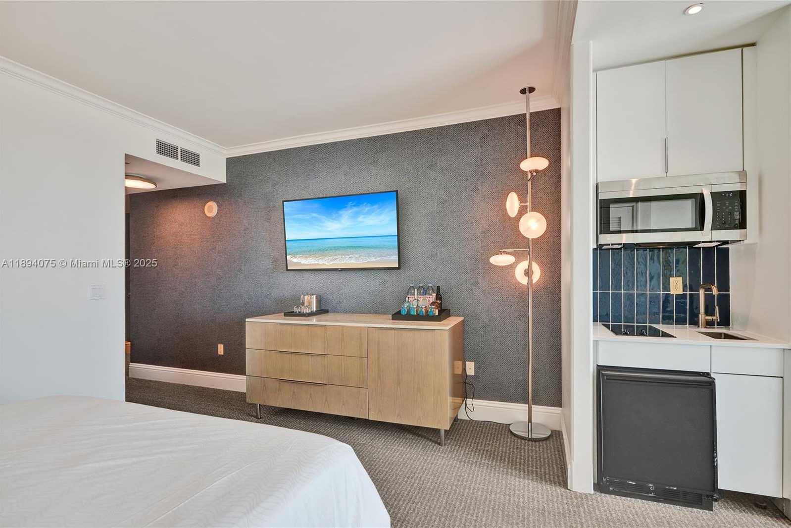 Small Image of 4401 COLLINS AVE #1408, Miami Beach Number 4