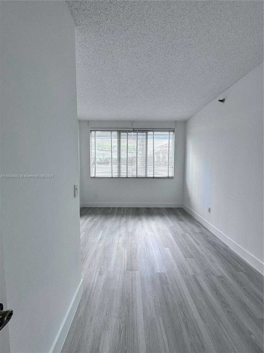 Small Image of 540 BRICKELL KEY DR #302, Miami Number 13