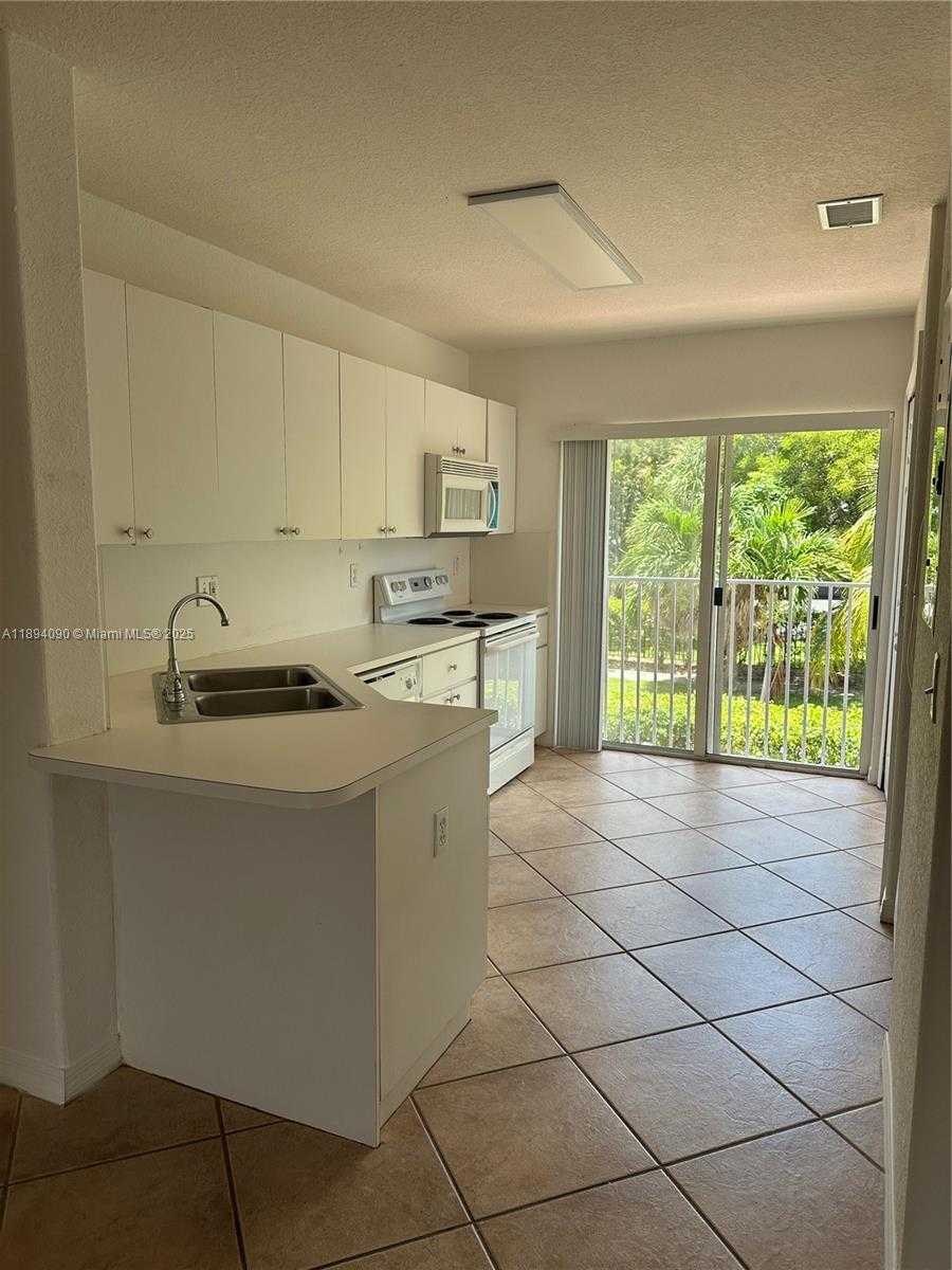 Small Image of 5705 NORTH WEST 109TH AVE #50, Doral Number 3
