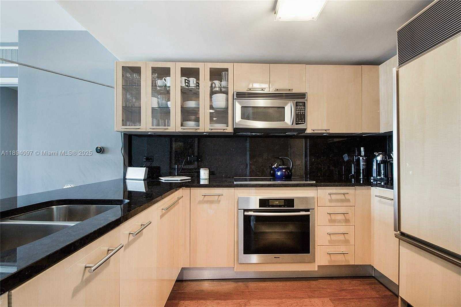 Small Image of 6801 COLLINS AVE #1101, Miami Beach Number 21