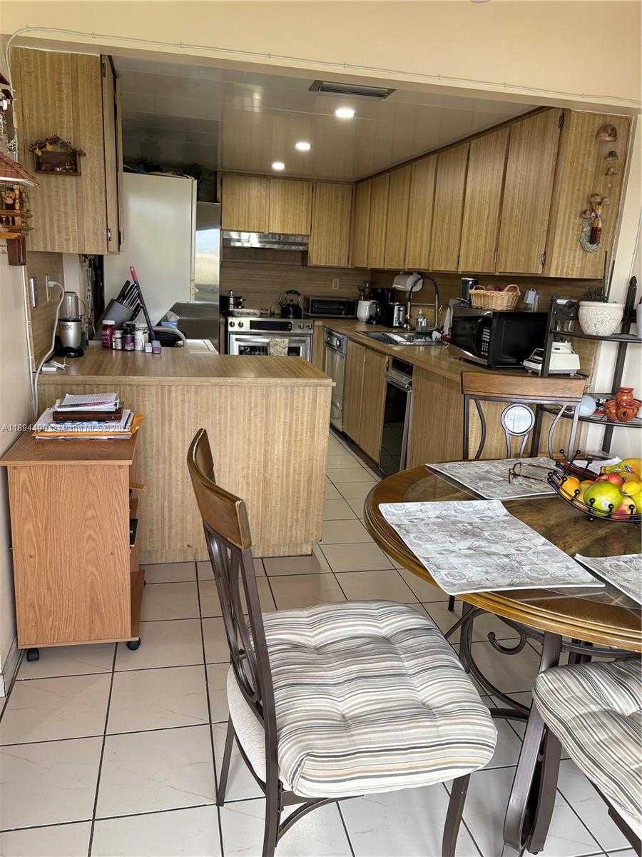 Small Image of 1350 SOUTH WEST 122ND AVE #423, Miami Number 3