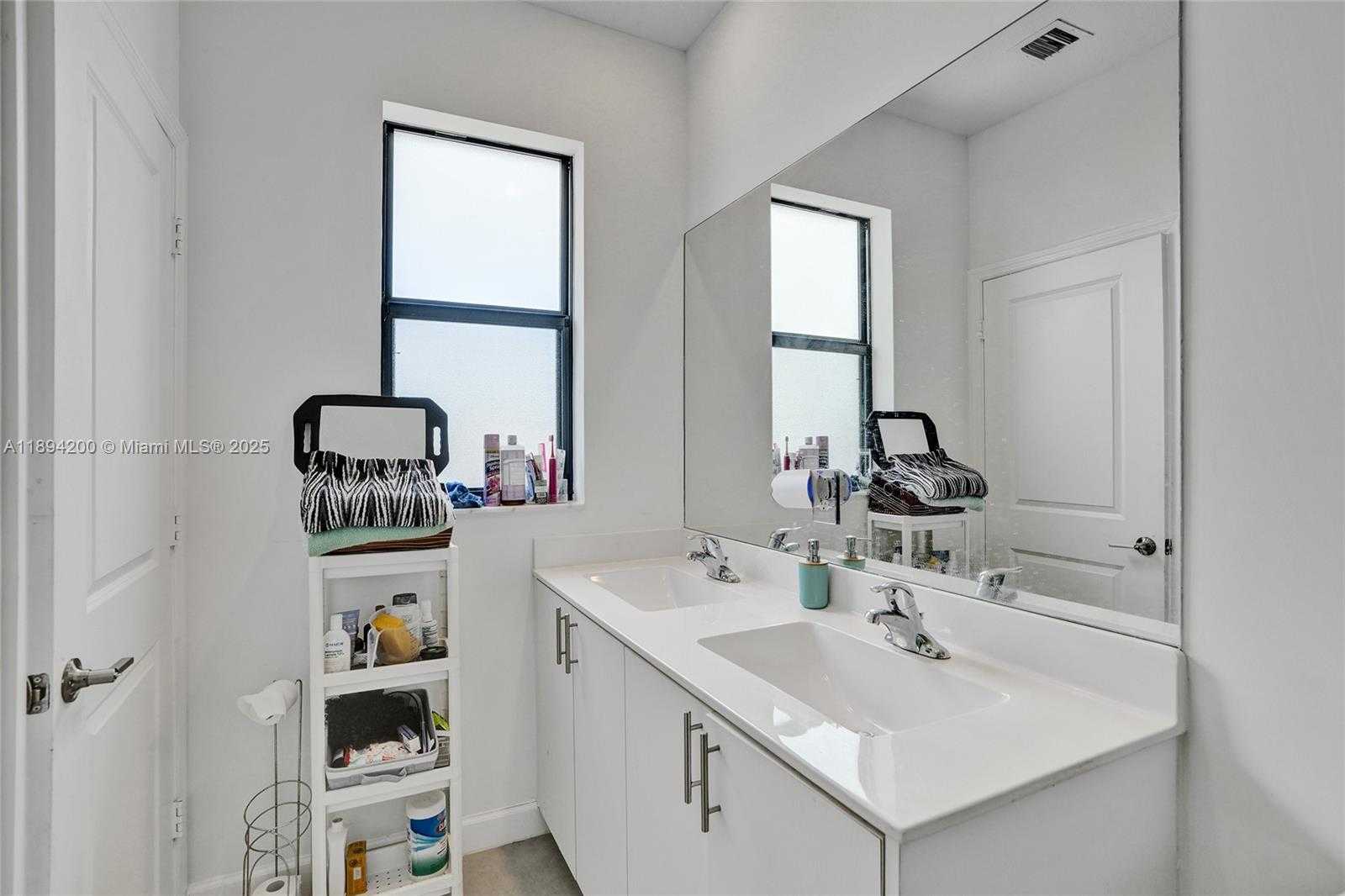 Small Image of 411 NORTH WEST 204TH ST, Miami Gardens Number 39