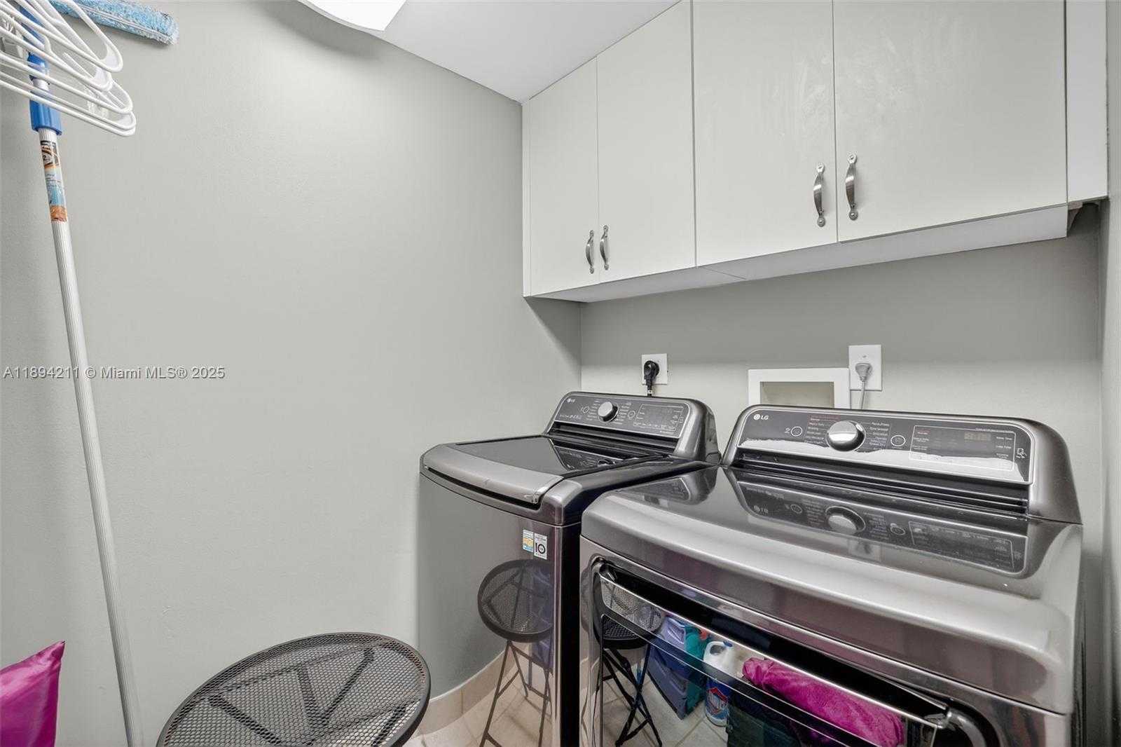 Small Image of 3370 HIDDEN BAY DR #2607, Aventura Number 47