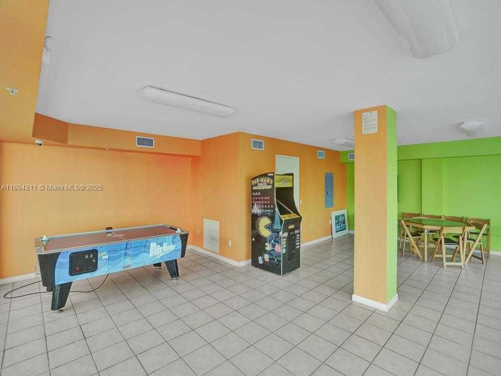 Small Image of 3370 HIDDEN BAY DR #2607, Aventura Number 76