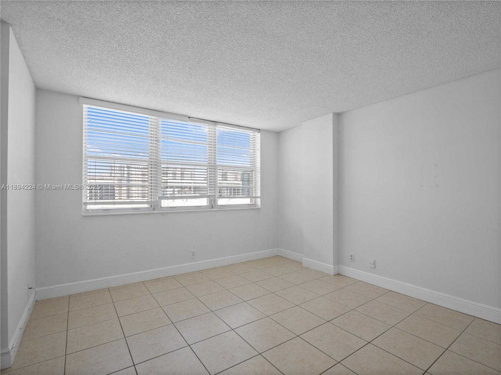 Small Image of 3161 SOUTH OCEAN DR #1201, Hallandale Beach Number 21