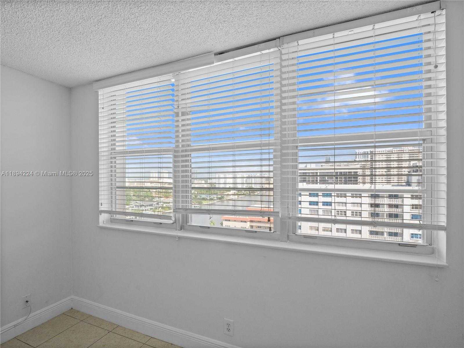 Small Image of 3161 SOUTH OCEAN DR #1201, Hallandale Beach Number 23