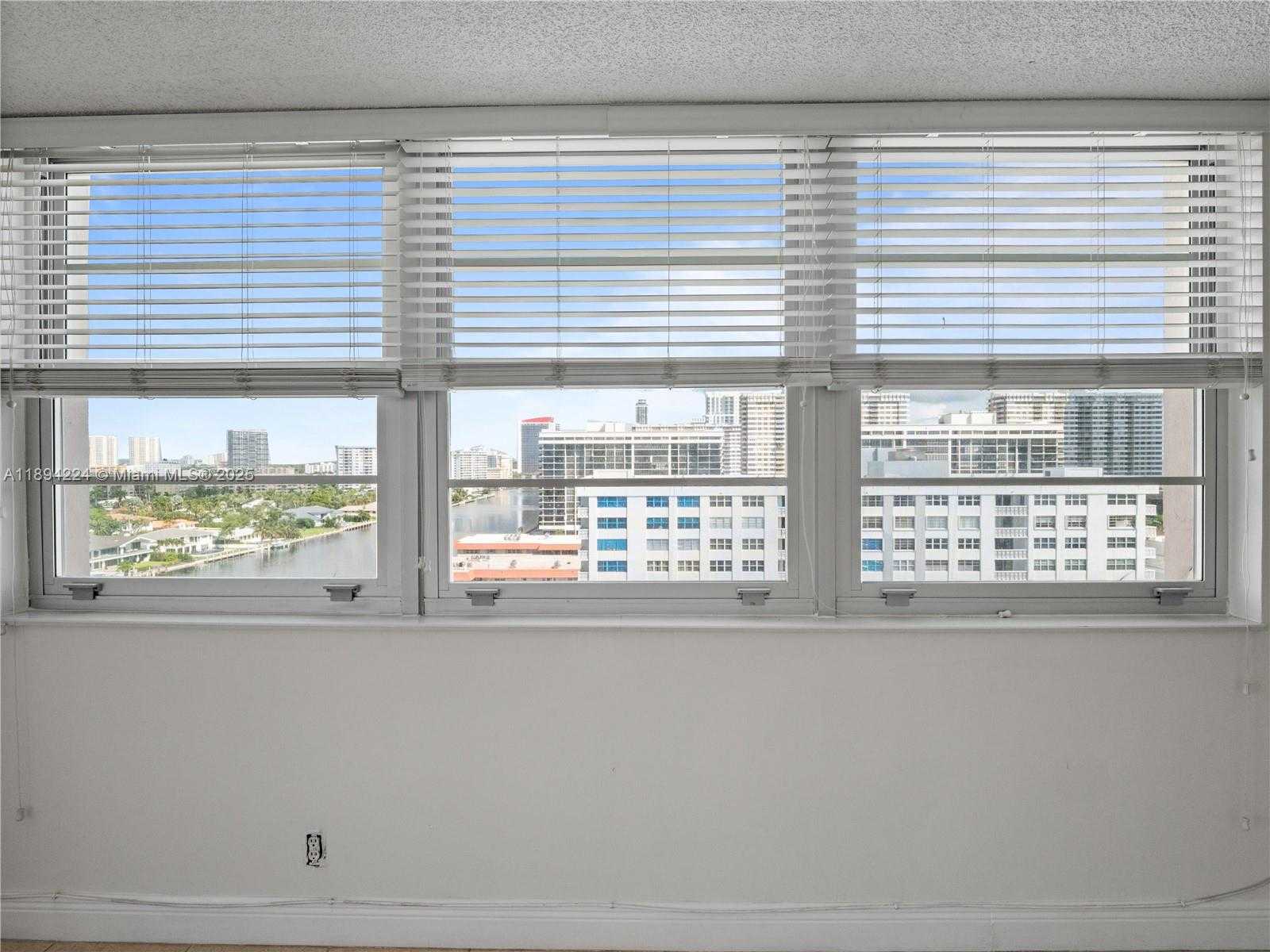 Small Image of 3161 SOUTH OCEAN DR #1201, Hallandale Beach Number 33