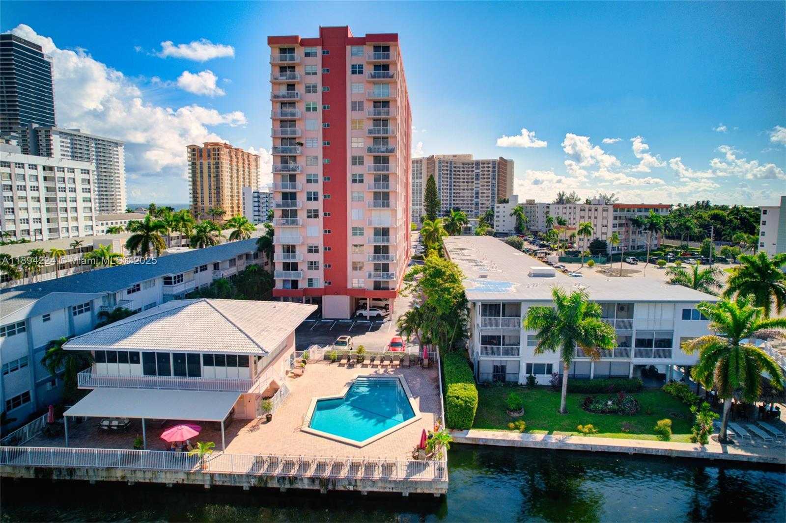 Small Image of 3161 SOUTH OCEAN DR #1201, Hallandale Beach Number 4