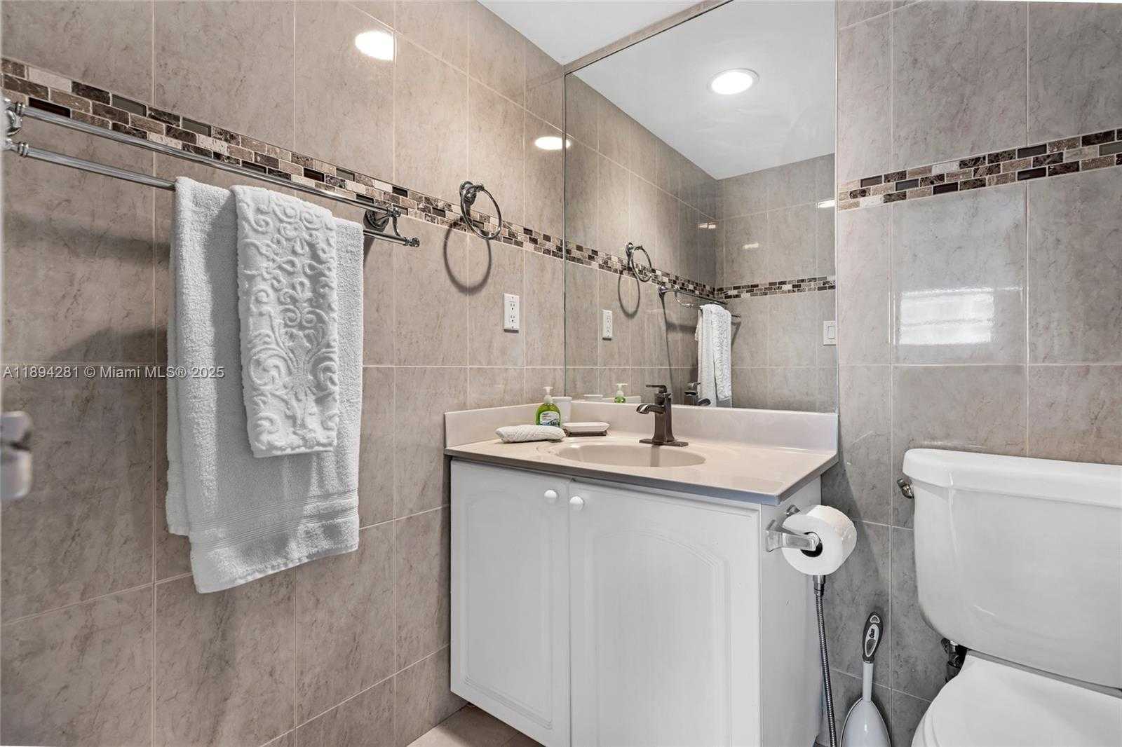 Small Image of 3901 SOUTH OCEAN DR #8C, Hollywood Number 11