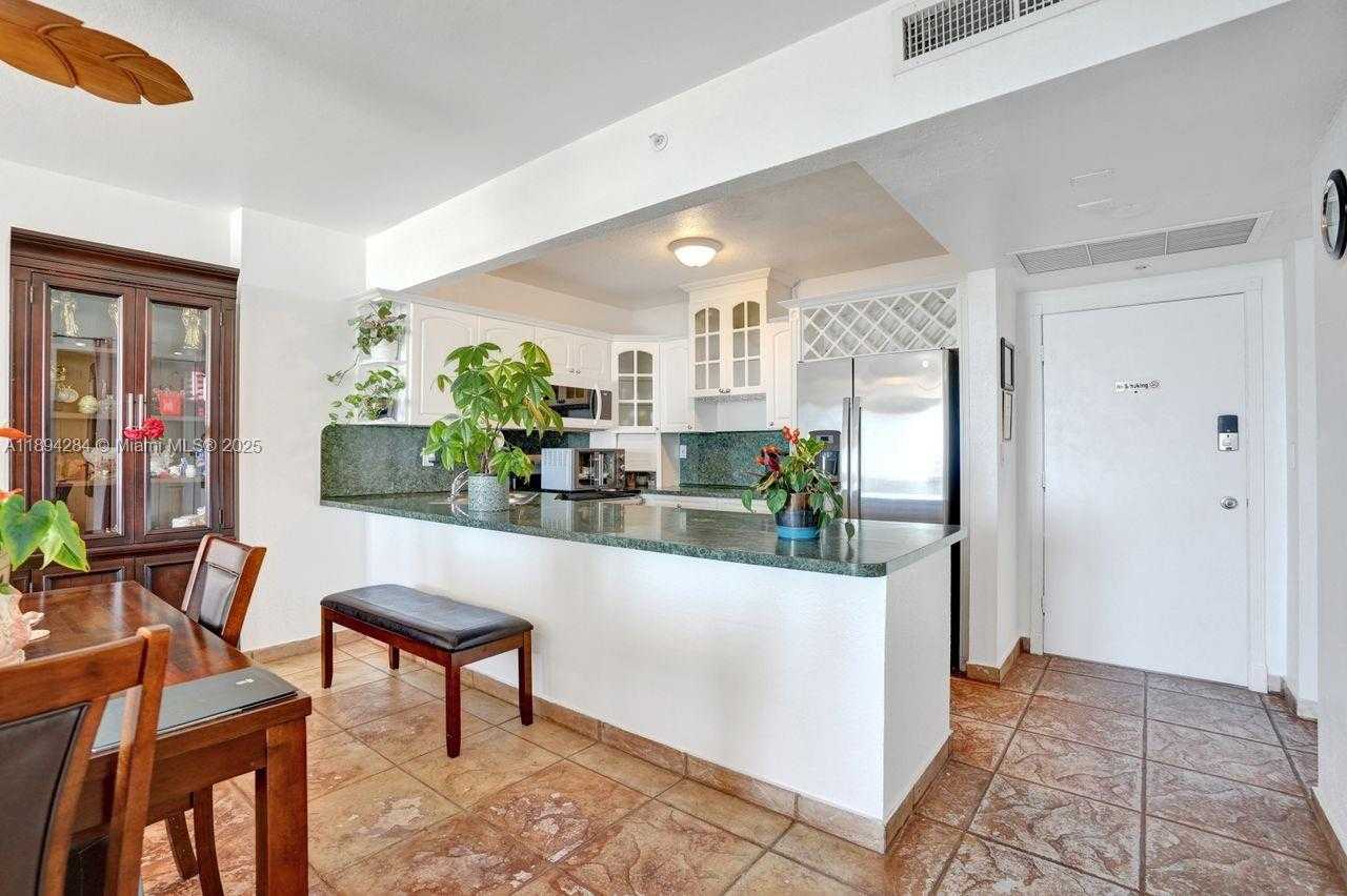 Small Image of 5601 COLLINS AVE #504, Miami Beach Number 13