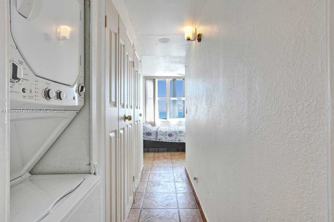 Small Image of 5601 COLLINS AVE #504, Miami Beach Number 19