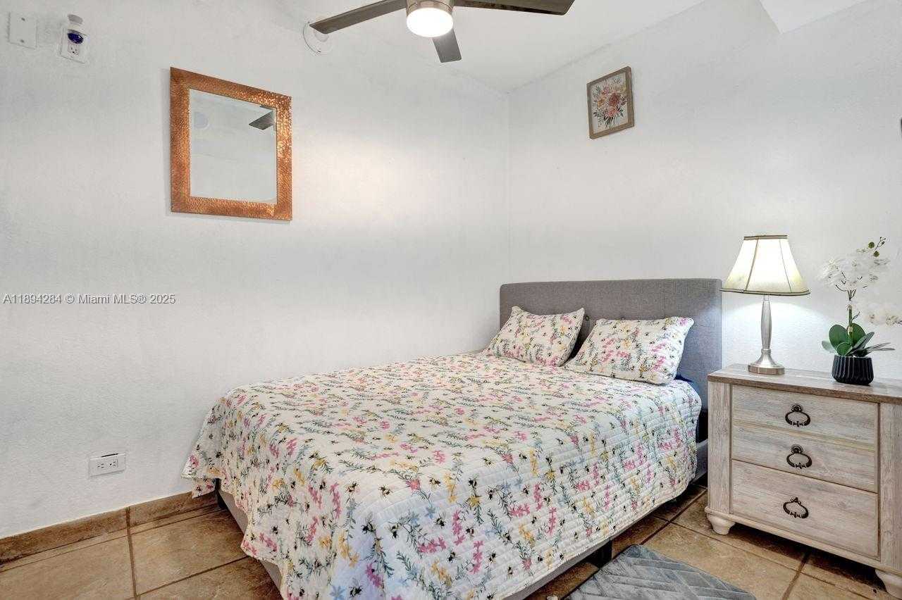 Small Image of 5601 COLLINS AVE #504, Miami Beach Number 20