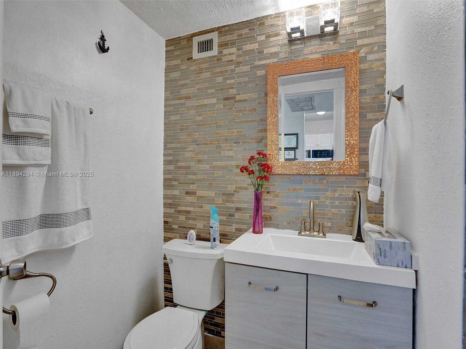 Small Image of 5601 COLLINS AVE #504, Miami Beach Number 21