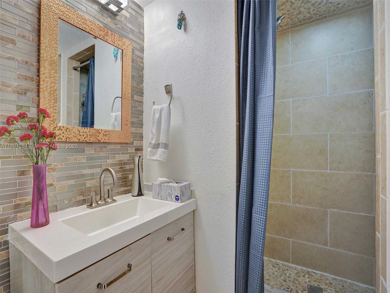 Small Image of 5601 COLLINS AVE #504, Miami Beach Number 22