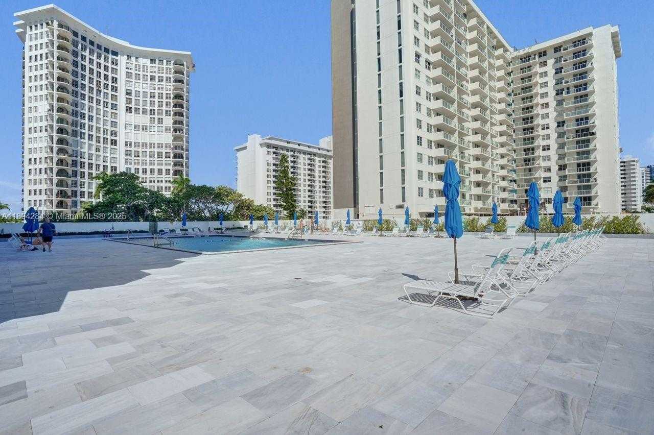 Small Image of 5601 COLLINS AVE #504, Miami Beach Number 24