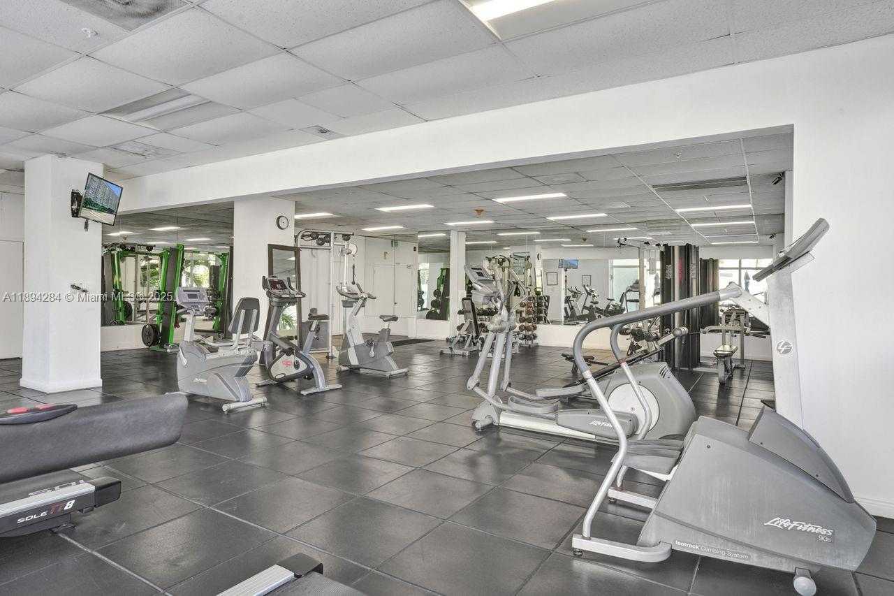 Small Image of 5601 COLLINS AVE #504, Miami Beach Number 28