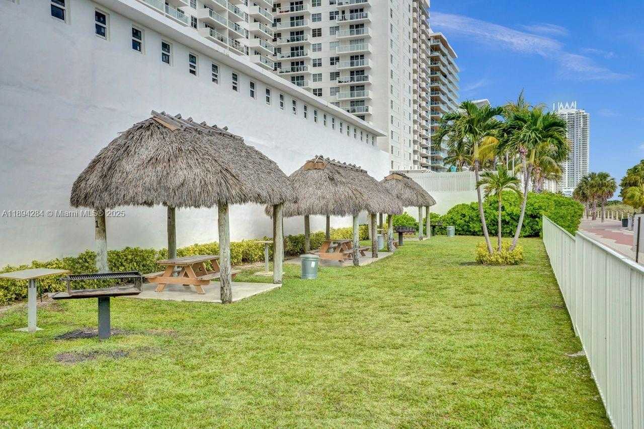 Small Image of 5601 COLLINS AVE #504, Miami Beach Number 34