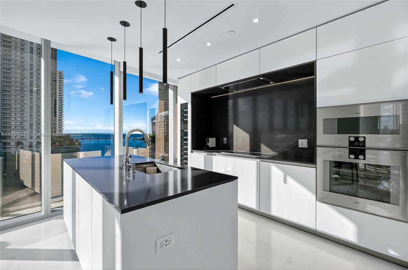 Small Image of 300 BISCAYNE BOULEVARD WAY #501E, Miami Number 11