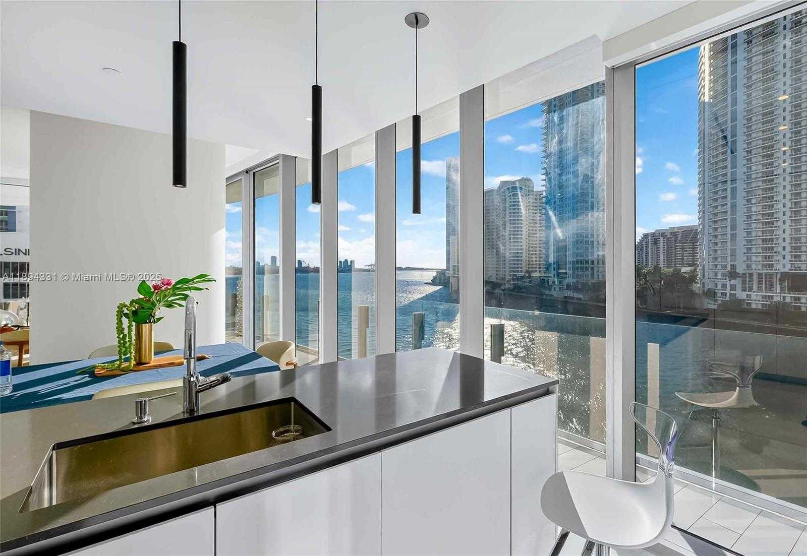 Small Image of 300 BISCAYNE BOULEVARD WAY #501E, Miami Number 14