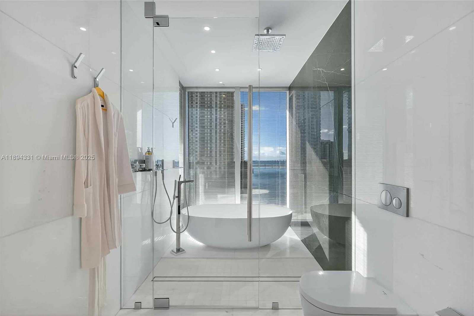 Small Image of 300 BISCAYNE BOULEVARD WAY #501E, Miami Number 25