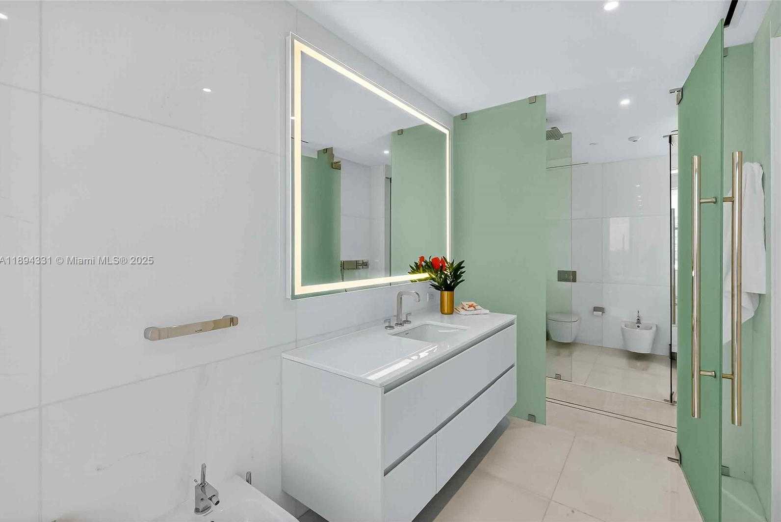 Small Image of 300 BISCAYNE BOULEVARD WAY #501E, Miami Number 26