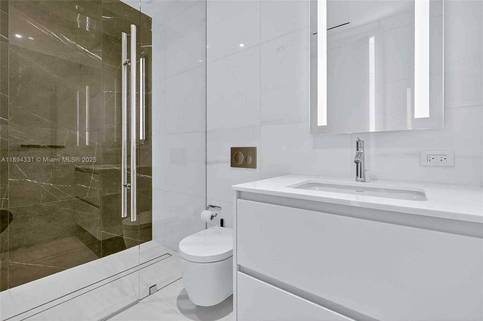Small Image of 300 BISCAYNE BOULEVARD WAY #501E, Miami Number 31