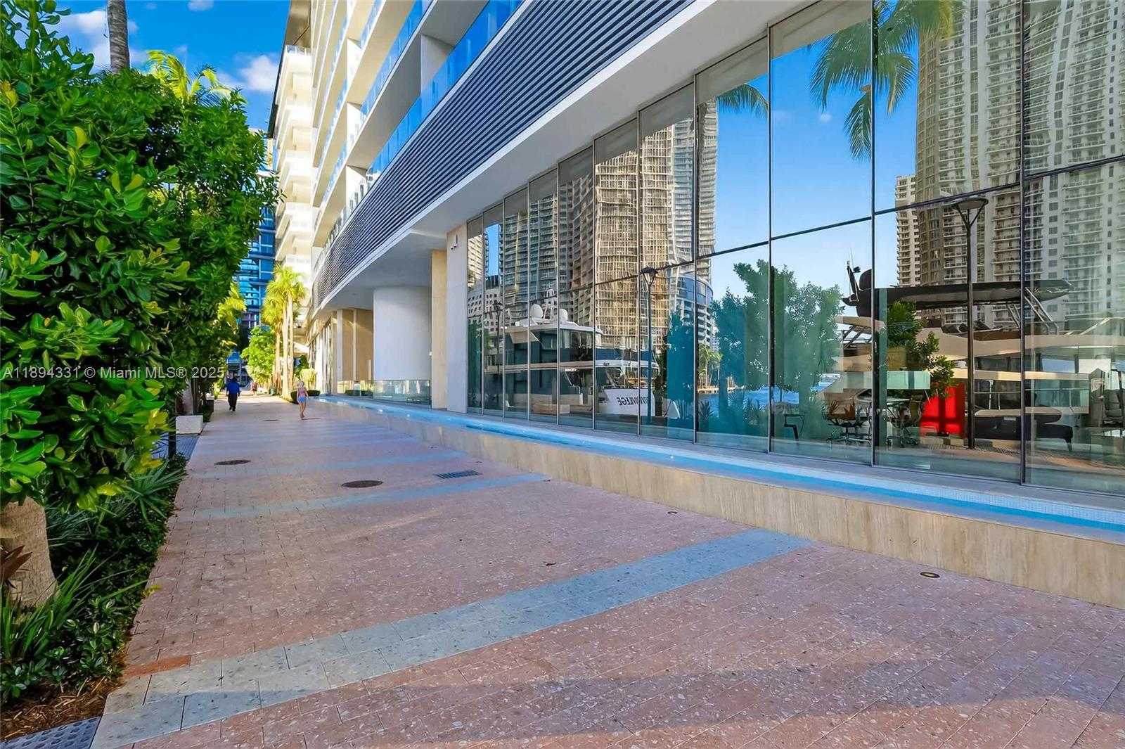 Small Image of 300 BISCAYNE BOULEVARD WAY #501E, Miami Number 71