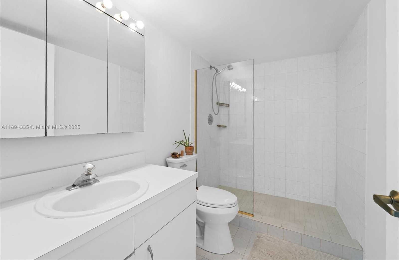 Small Image of 1688 WEST AVE #1004, Miami Beach Number 10