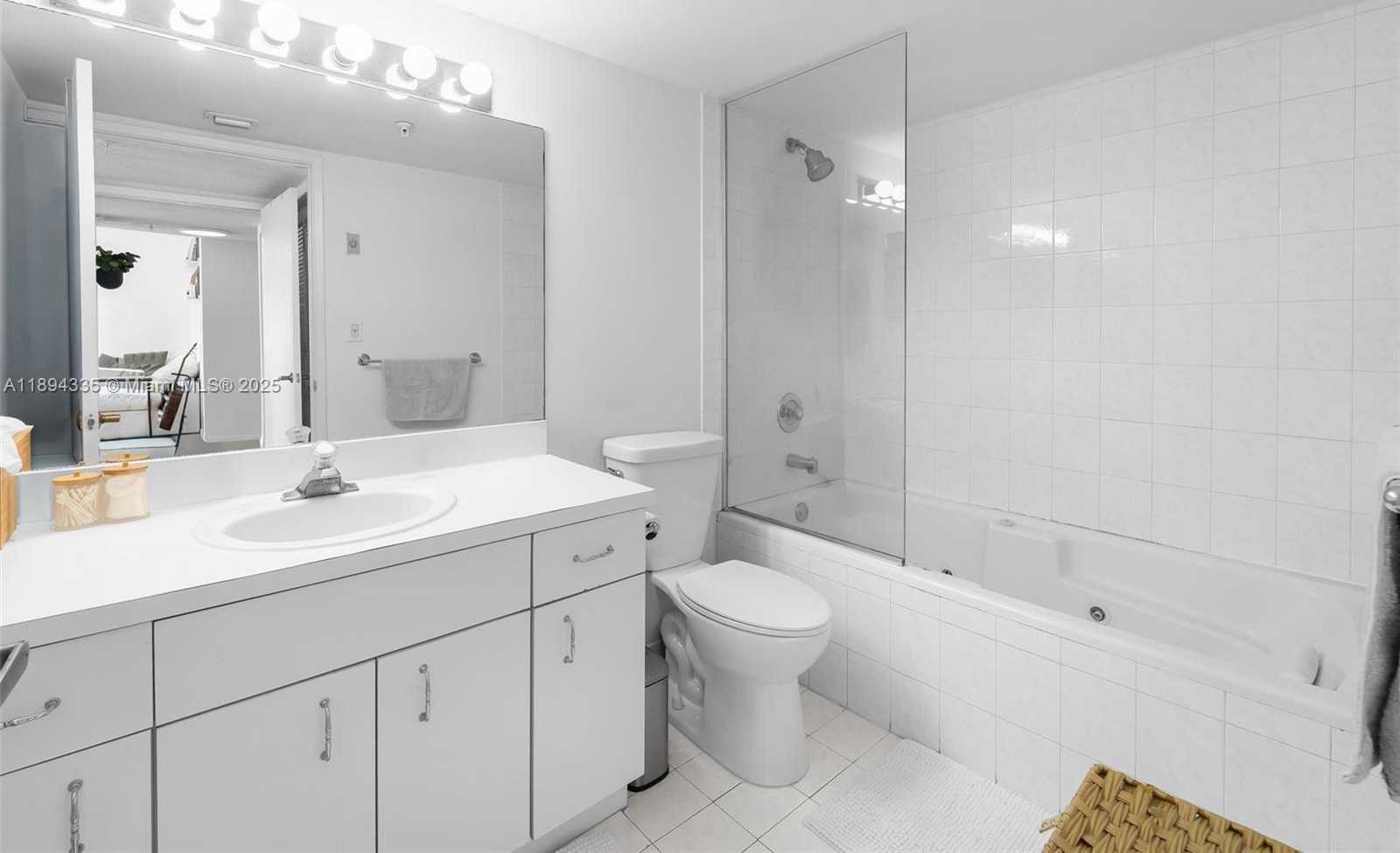 Small Image of 1688 WEST AVE #1004, Miami Beach Number 12