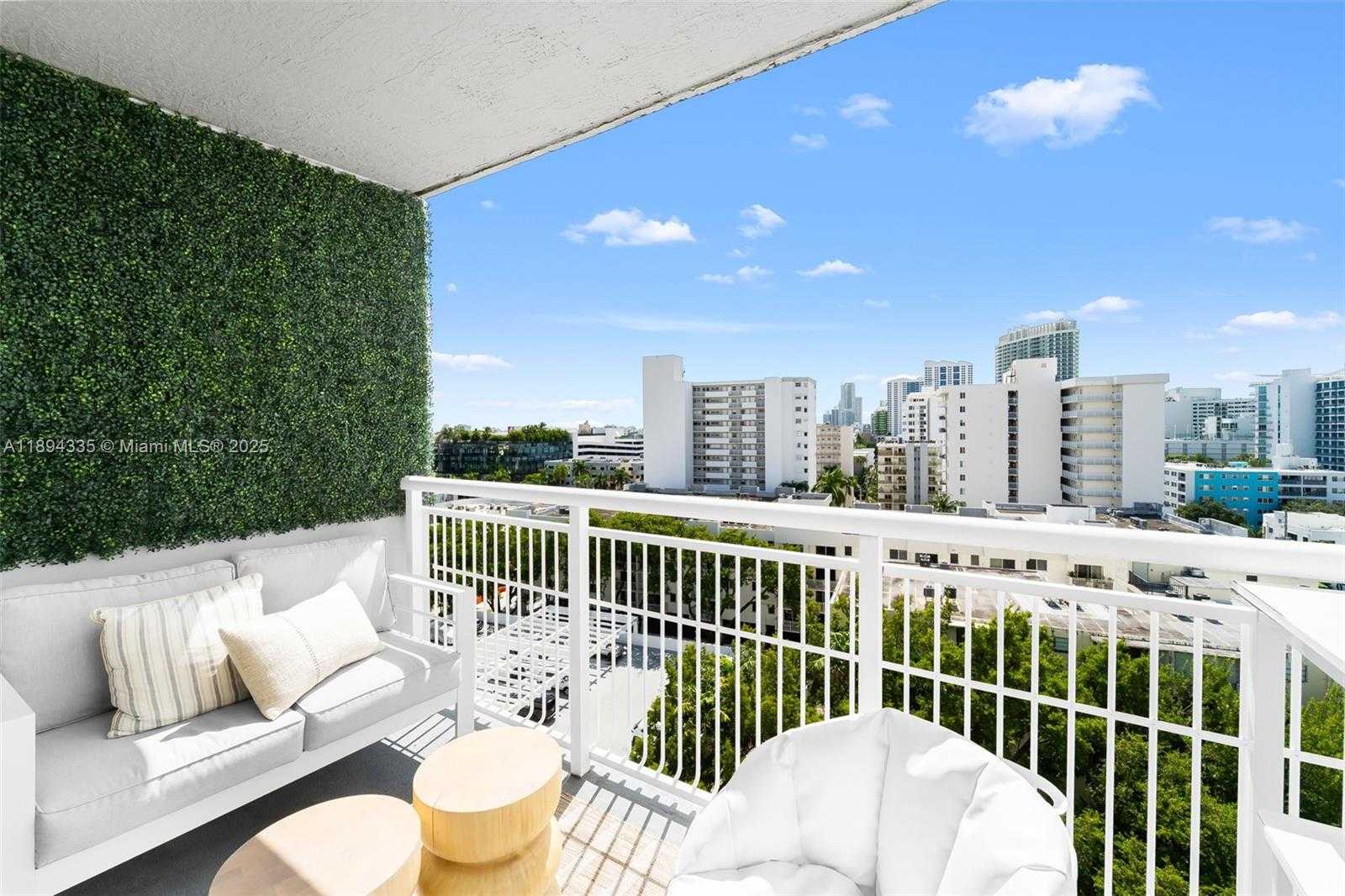 Small Image of 1688 WEST AVE #1004, Miami Beach Number 2