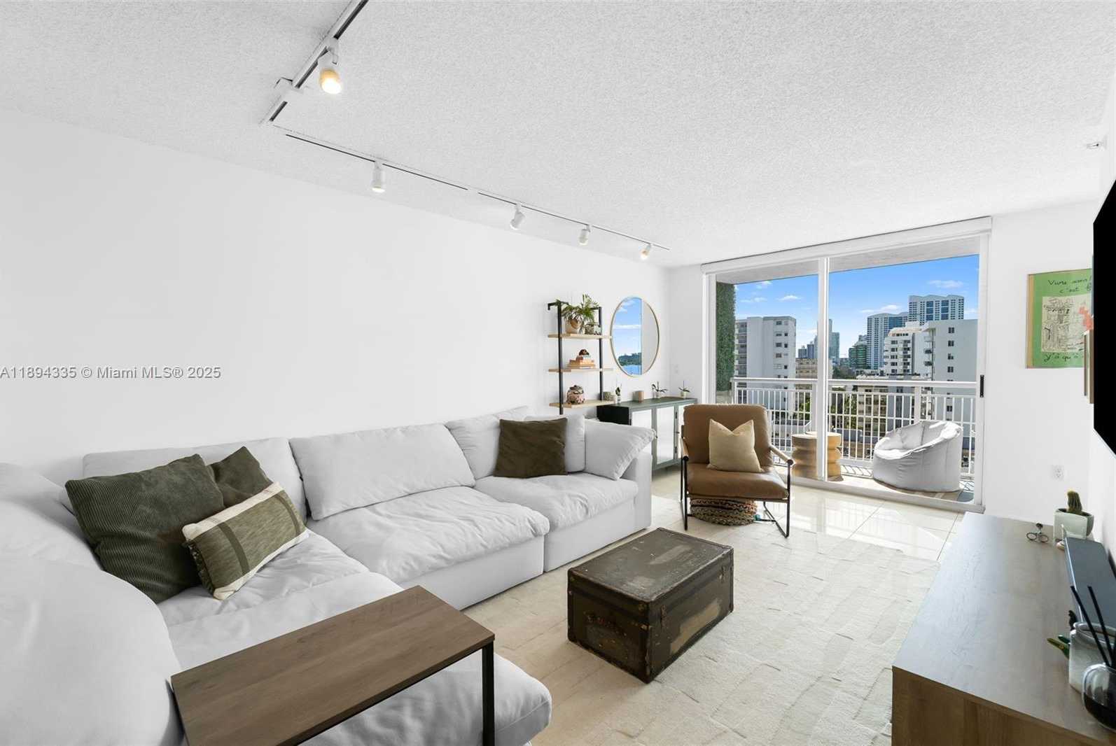 Small Image of 1688 WEST AVE #1004, Miami Beach Number 4