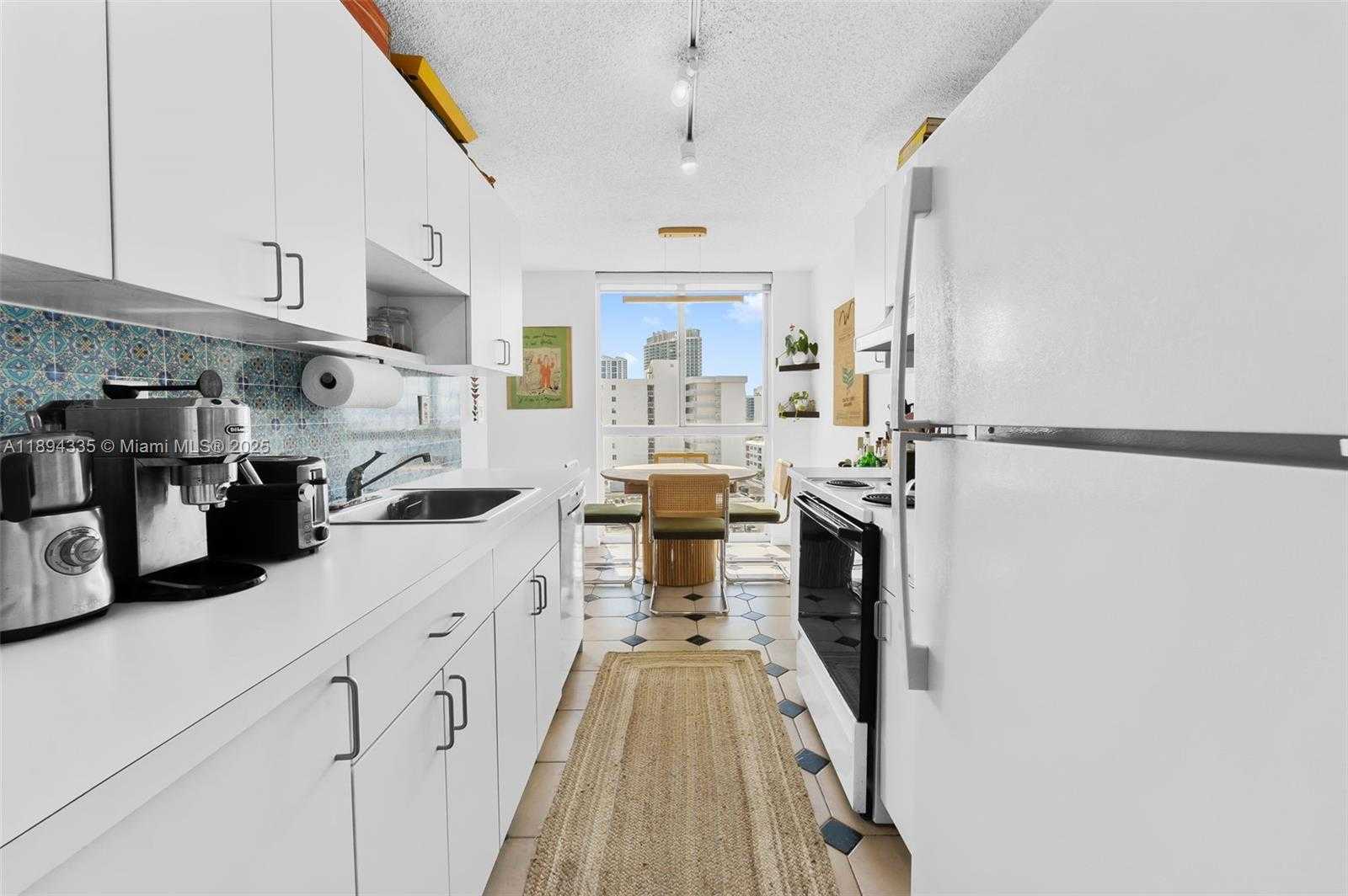 Small Image of 1688 WEST AVE #1004, Miami Beach Number 9