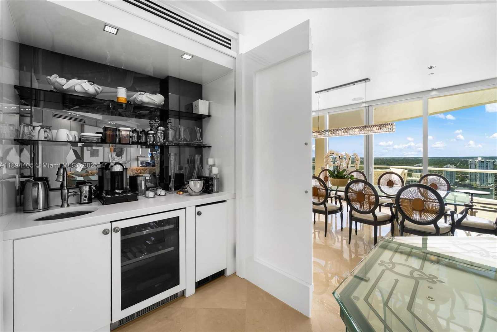 Small Image of 7000 ISLAND BLVD #PH-02, Aventura Number 11