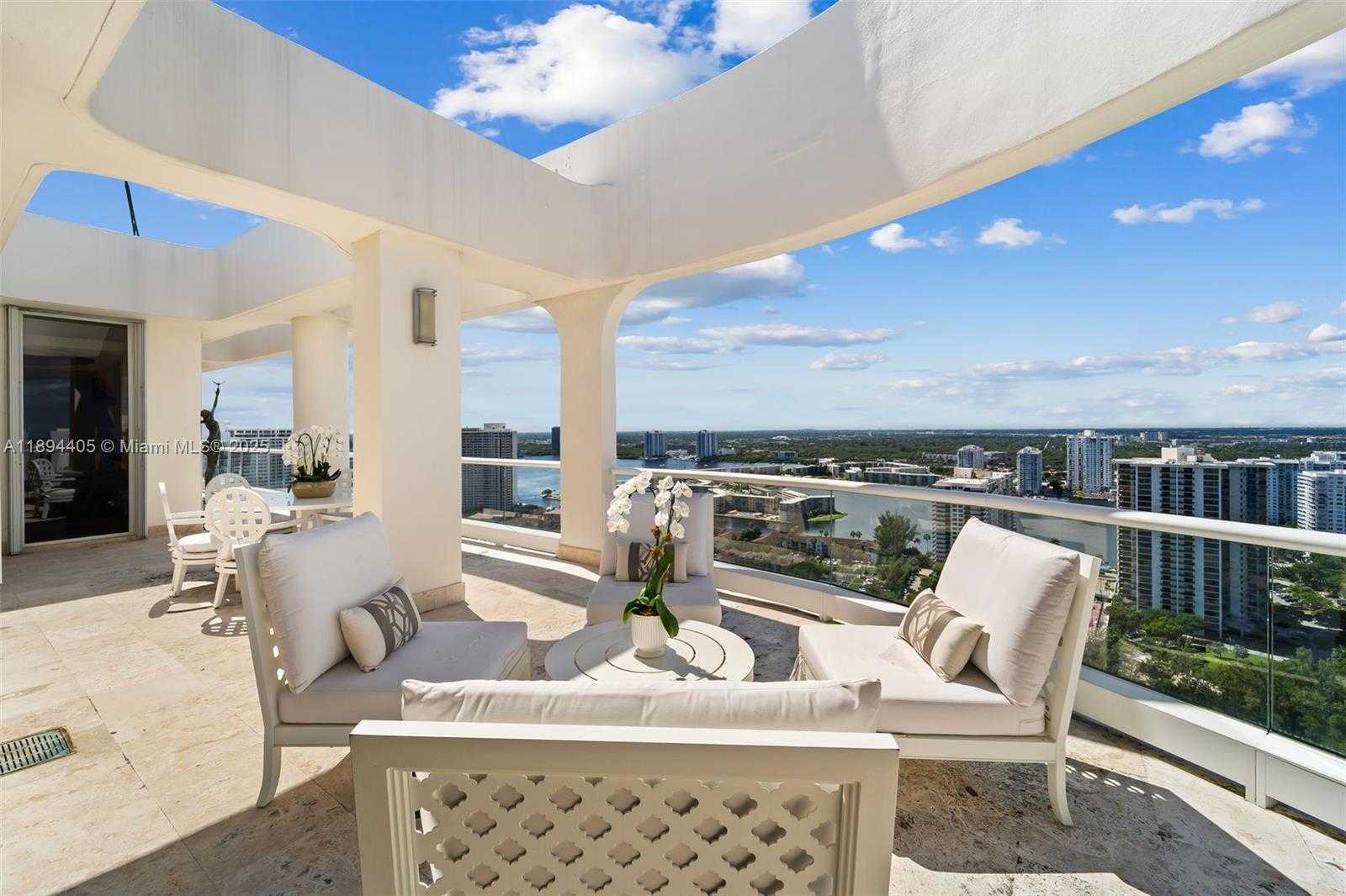 Small Image of 7000 ISLAND BLVD #PH-02, Aventura Number 12