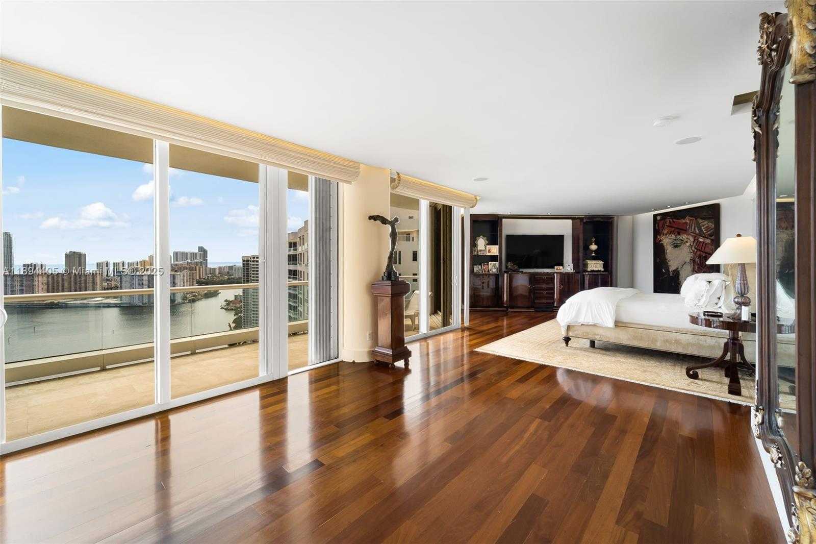 Small Image of 7000 ISLAND BLVD #PH-02, Aventura Number 20